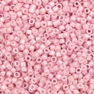 Abalorios Miyuki Delica's 11/0 Opaque luster rosewater DB-1907