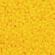 Abalorios Miyuki Delica's 11/0 Opaque canary yellow DB-1132