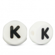 Abalorios letras de cer&aacute;mica K Blanco-negro