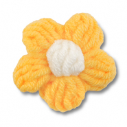 Flor de ganchillo Amarillo-blancuzco
