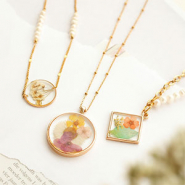 Set de inspiraciones ¡VIBRAS DE PRIMAVERA! Con colgantes y entrepiezas con flores secas