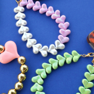 Set de inspiraciones Crear joyas con abalorios acrílicos de corazón