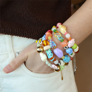 Set de inspiraciones Crea joyas con los coloridos abalorios de cerámica