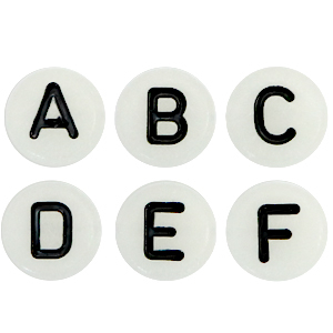 Abalorios letras acr&iacute;licas glow-in-the-dark mix Blancuzco-negro