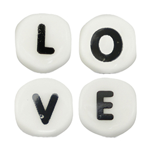Abalorios letras de cer&aacute;mica - LOVE Blanco-negro
