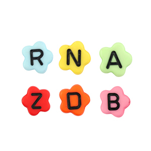 Abalorios letras acr&iacute;licas Multicolor