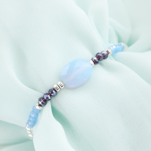 As&iacute; puedes hacer estas pulseras con abalorios faceteados en colores de verano: