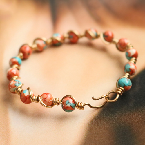 Con piedras naturales y alambre art&iacute;stico puedes crear estas joyas &uacute;nicas.
