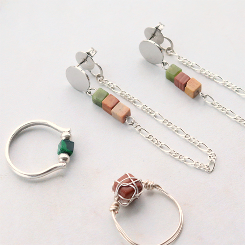 Crea pulseras y pendientes con mucho estilo con las nuevos abalorios cubo de piedras natural