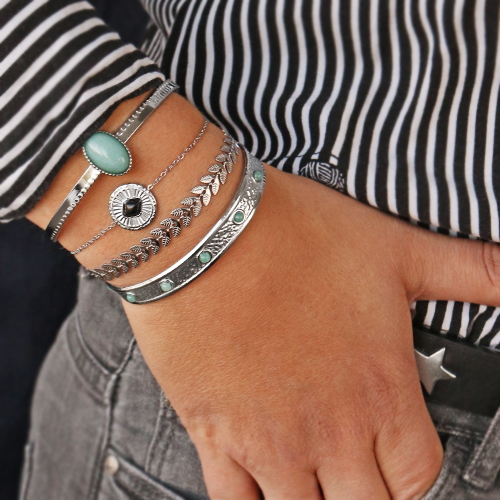Preciosos anillos y pulseras de acero inoxidable con piedra natural