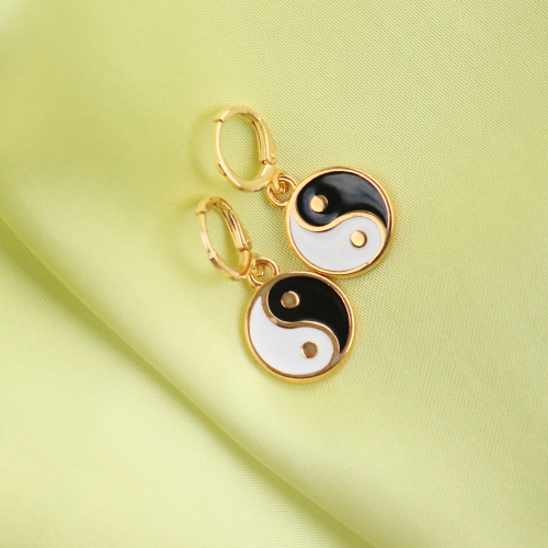 Ideas de joyas elegantes y modernas con colgantes y abalorios met&aacute;licos DQ