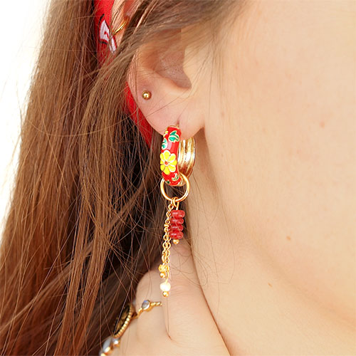 Trucos con los pendientes criollas met&aacute;licas TQ de lat&oacute;n con flores