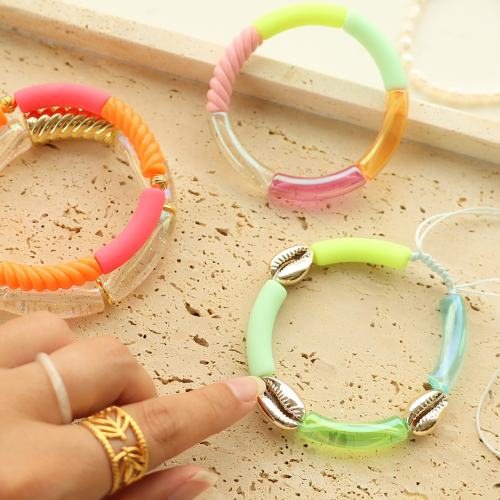 Manos a la obra con los abalorios acr&iacute;licos tubo para pulseras veraniegas  