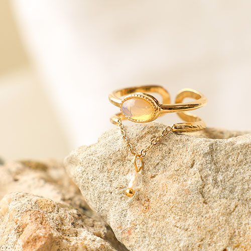 Elegantes anillos de acero inoxidable con piedra natural