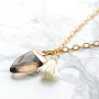 Collares y pendientes con piedras naturales