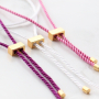 As&iacute; se hace una pulsera con cord&oacute;n trendy tejido: