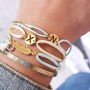 As&iacute; puedes hacer las mejores pulseras letras con hilo de sat&eacute;n: