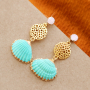 Collares y pendientes con la nueva colecci&oacute;n de colgantes concha: