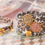 Crea divertidas pulseras y coleteros para pelo con la cinta el&aacute;stica cosida leopardo: