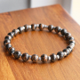 As&iacute; se hacen pulseras para hombres modernos con abalorios de cristal y hematita: