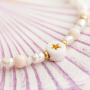 Insp&iacute;rate y haz joyas vibrantes y a la moda con los abalorios letras: