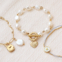 Manos a la obra con perlas de agua dulce, hilo macram&eacute;, hilo encerado y fornituras de acero inoxidable