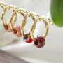 Estos bonitos pendientes y pulseras son f&aacute;ciles y r&aacute;pidos de hacer con los colgantes disco de piedra natural y las cuentas facetadas.   	 