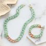 Dise&ntilde;a joyer&iacute;a y accesorios muy fashion con la cadena acr&iacute;lica