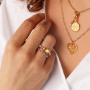 Ideas de joyas elegantes y modernas con colgantes y abalorios met&aacute;licos DQ