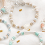 Crea pulseras y collares veraniegos con diversos abalorios de cer&aacute;mica DQ Griegos
