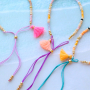 Da rienda suelta a tu creatividad con las nuevas borlas de colores de 1,5 cm.