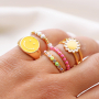 Ponte creativa con los anillos con esmalte