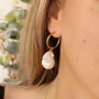 Cree hermosas joyas con perlas de agua dulce; elegantes elementos de acero inoxidable y robustos cierres.