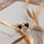Combina estos coloridos anillos y pendientes con joyas hechas a mano