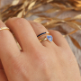Combina estos coloridos anillos y pendientes con joyas hechas a mano