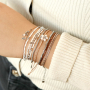 Elegante colecci&oacute;n de pulseras con abalorios hematita
