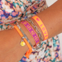 Vamos a utilizar la cinta con texto para crear pulseras moda