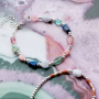 As&iacute; se crea una colecci&oacute;n de pulseras con abalorios de piedras naturales