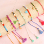 As&iacute; se incorporan las borlas a pulseras y cordones para gafas de sol