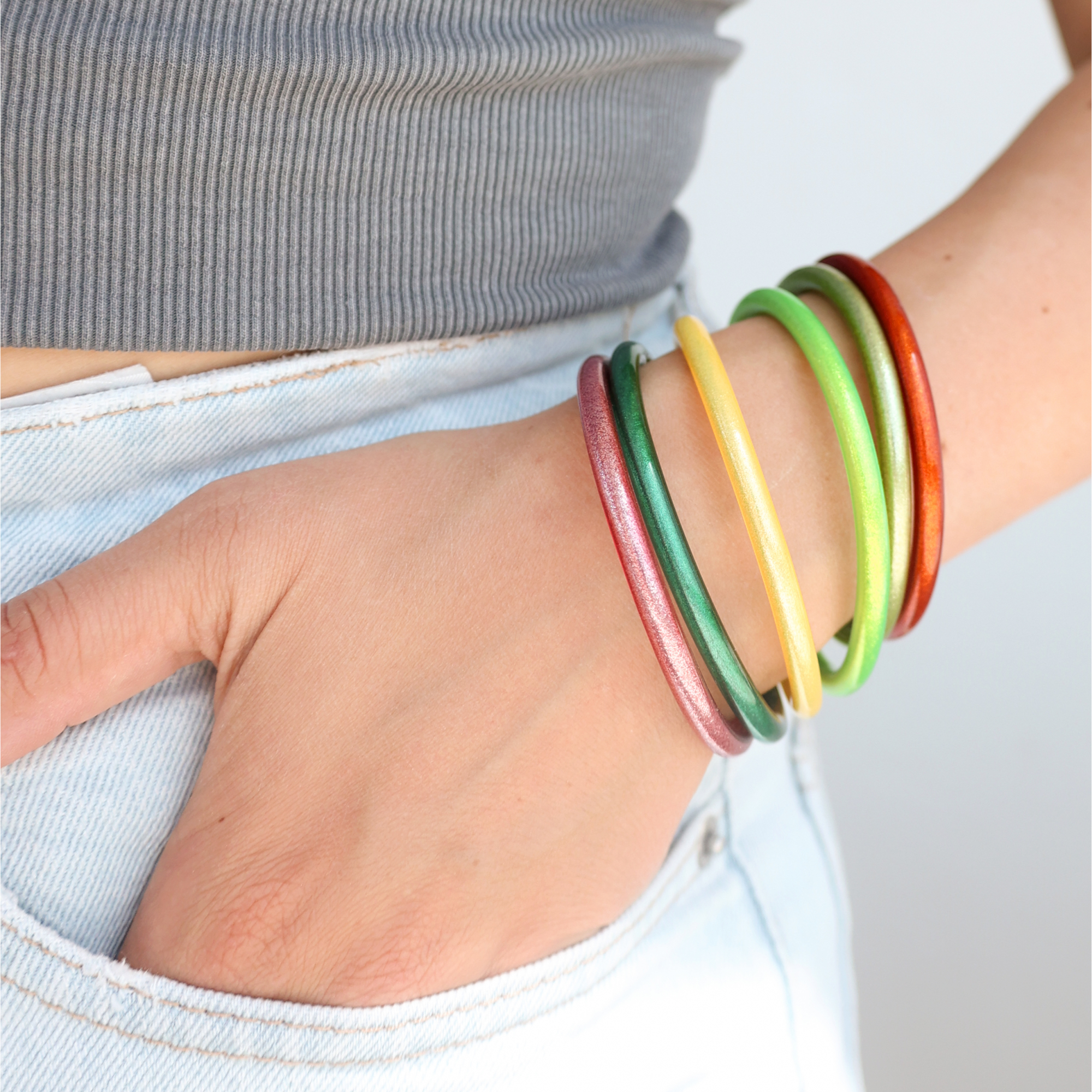 Trucos de estilismo para pulseras imitaci&oacute;n Pan de Oro  