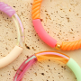 Manos a la obra con los abalorios acr&iacute;licos tubo para pulseras veraniegas  