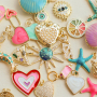 Mezcla y combina: crea bellas joyas con colgantes met&aacute;licos TQ de lat&oacute;n