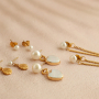 Mezcla y combina con los pendientes de perlas de agua dulce de acero inoxidable