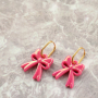 Ideas de joyer&iacute;a con colgantes lazo y pendientes coraz&oacute;n en acr&iacute;lico