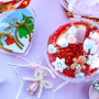 Crea regalos &uacute;nicos con bolsos de organza y adornos decorativos