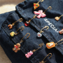 Crea una divertida decoraci&oacute;n de bolsos con colgantes de resina navide&ntilde;os