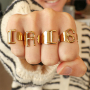 Elegantes anillos de acero inoxidable