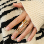 Elegantes anillos de acero inoxidable