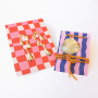 Combina los pendientes de moda con tarjetas de joyer&iacute;a &uacute;nicas