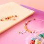 Inspiraci&oacute;n para pulseras alegres con abalorios acr&iacute;licos